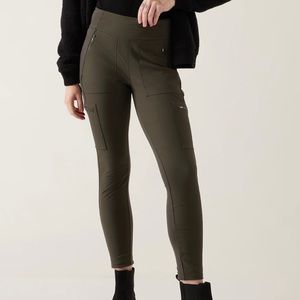 Athleta Headlands Hybrid Cargo II Tight in peat size 8